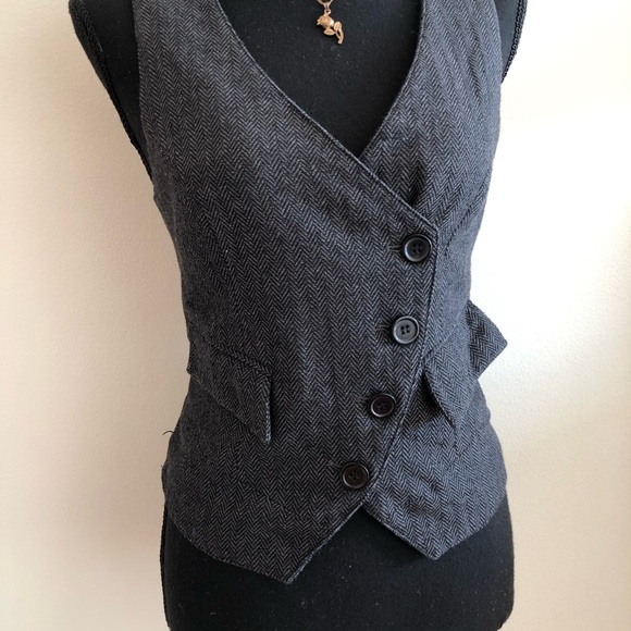 Stylish Gray Buttoned Vest - Picture 4 of 6
